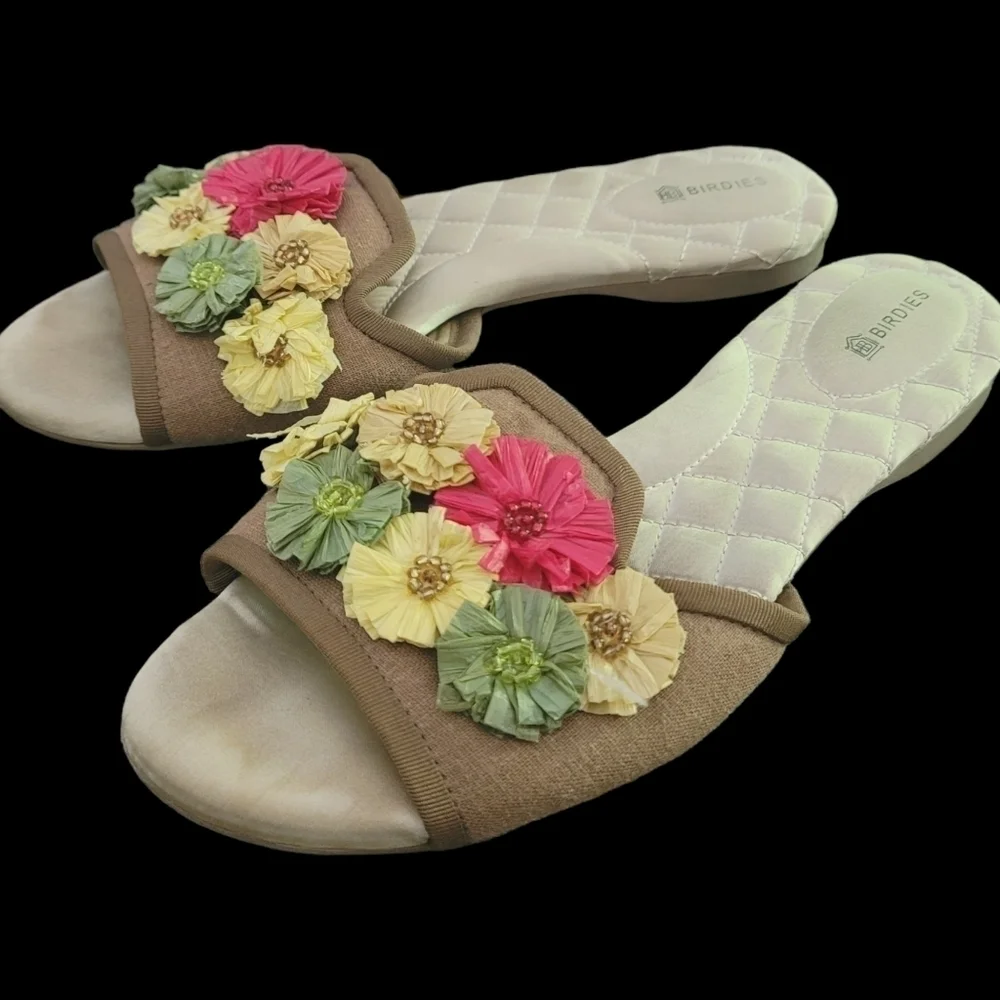 BIRDIES The Chickadee Raffie Floral Sandals